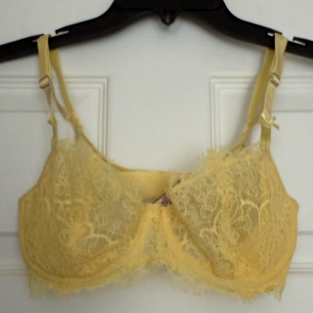 Victoria's Secret Yellow Lace Underwire Bra